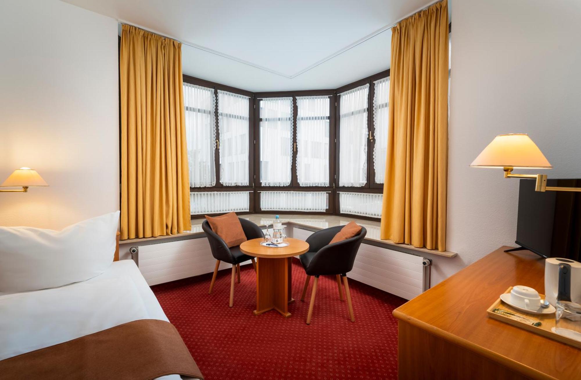 Arkaden Hotel Келькгайм Екстер'єр фото